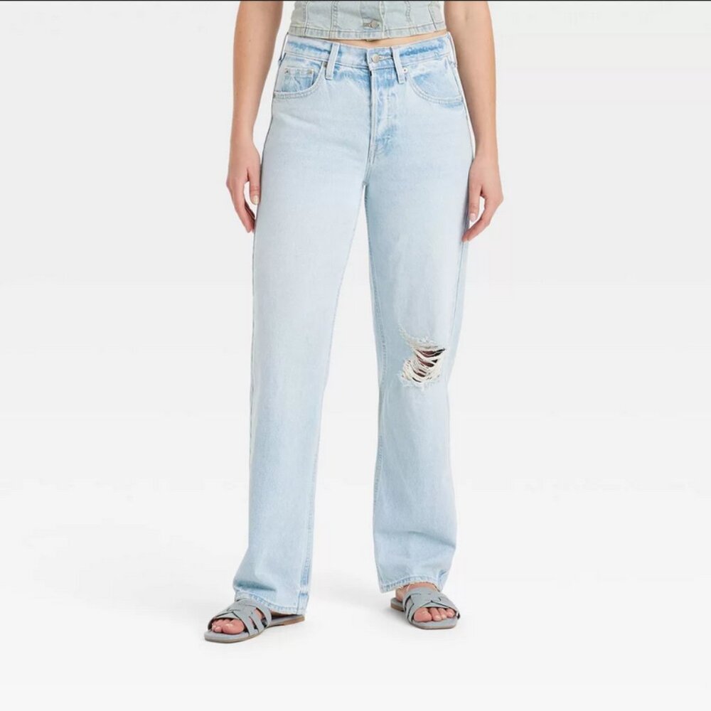 Women's Mid-Rise 90's Baggy Jeans - Universal Thread Light Wash Destroy 2